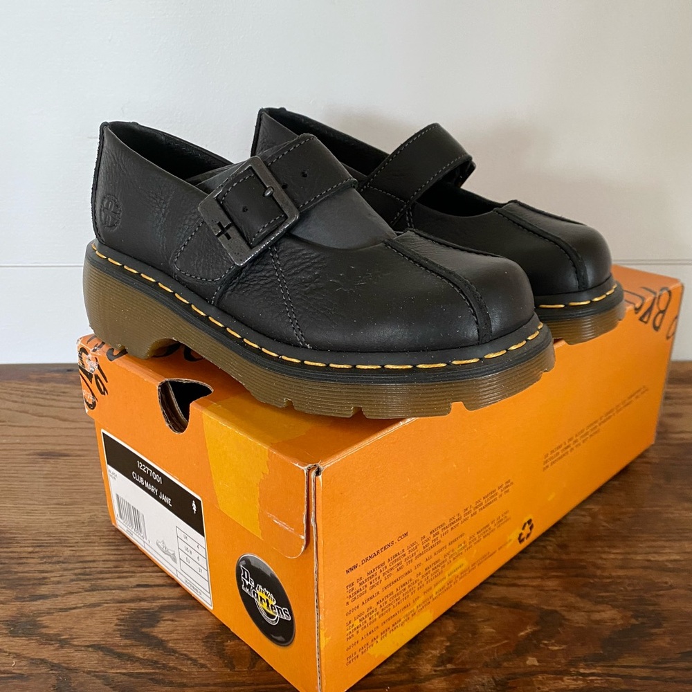 New with box vintage early 2000s Dr Martins Mary Jane’s black leather